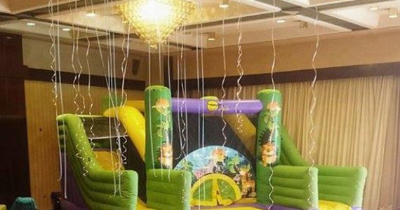 Bouncy-castle-the-jungle